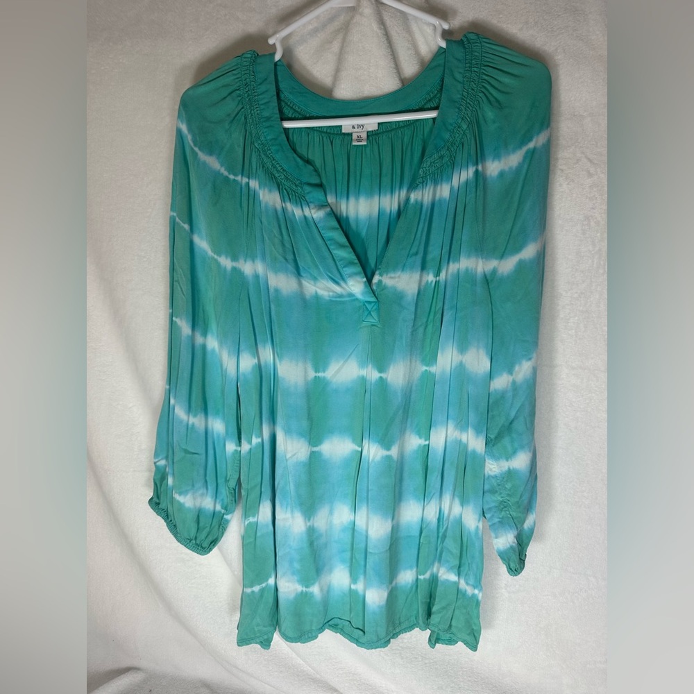 Crown & Ivy Teal and White Women's Blouse